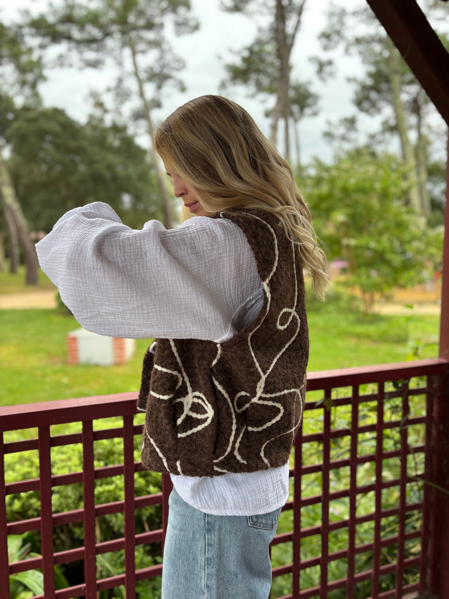 Veste sans manches LILI Chocolat + fil blanc