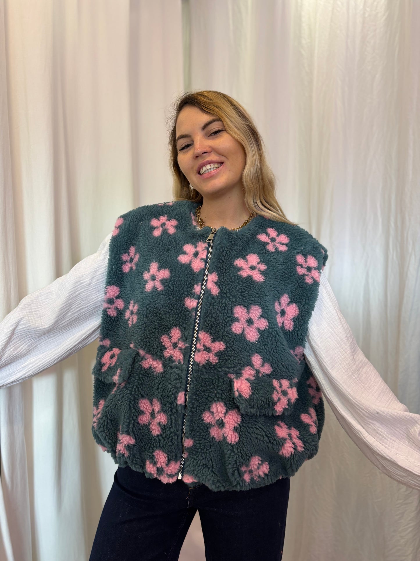 Veste moumoute sans manches FLEURS - 4 couleurs