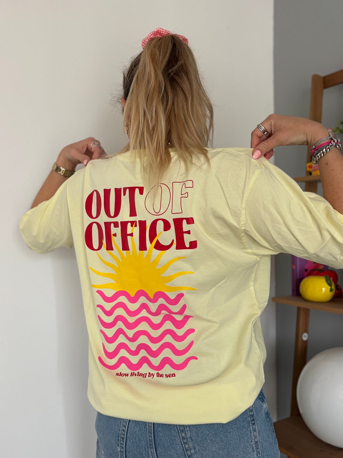 T-shirt OUT OF OFFICE Jaune