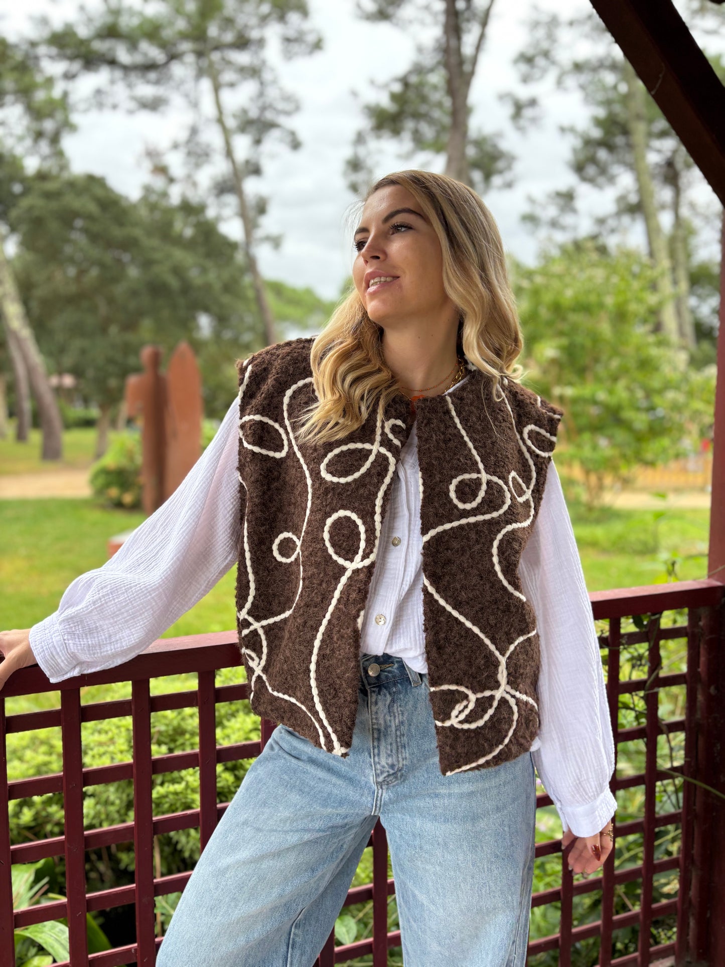 Veste sans manches LILI Chocolat + fil blanc