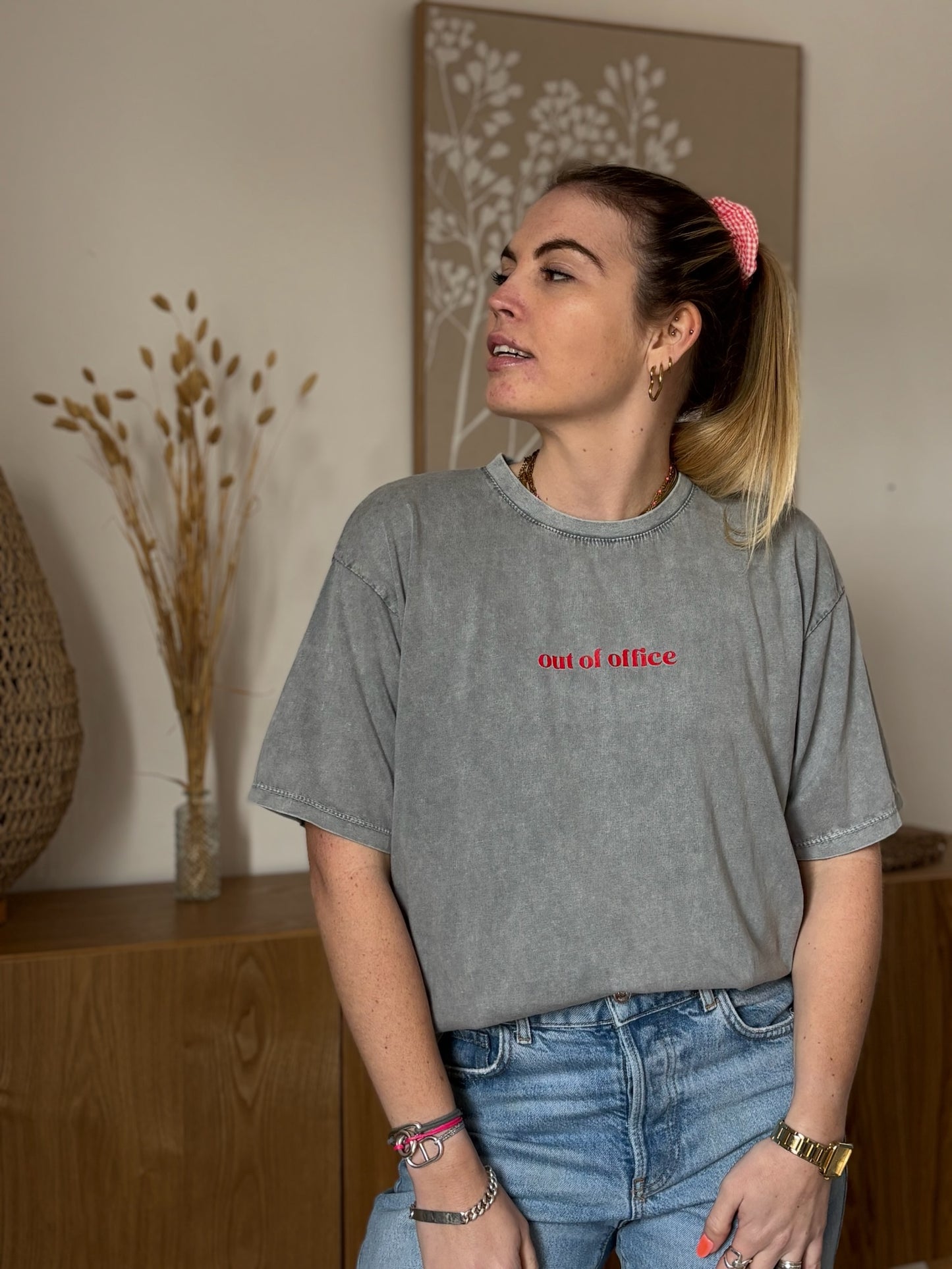 T-shirt OUT OF OFFICE Gris