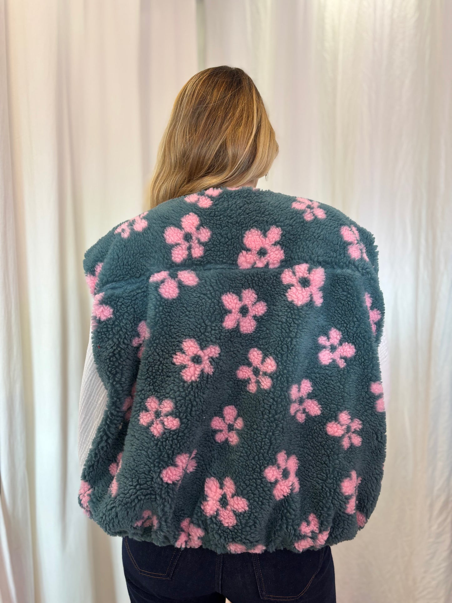 Veste moumoute sans manches FLEURS - 4 couleurs