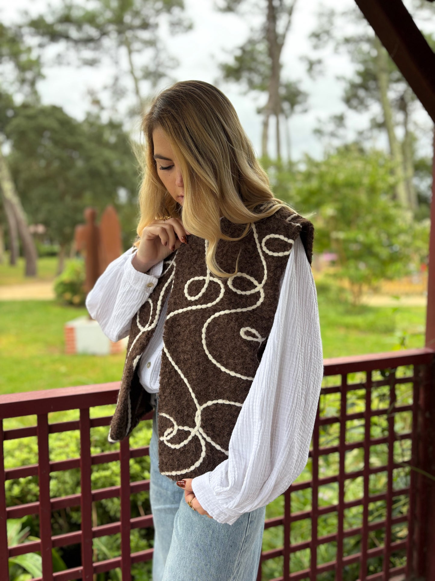 Veste sans manches LILI Chocolat + fil blanc