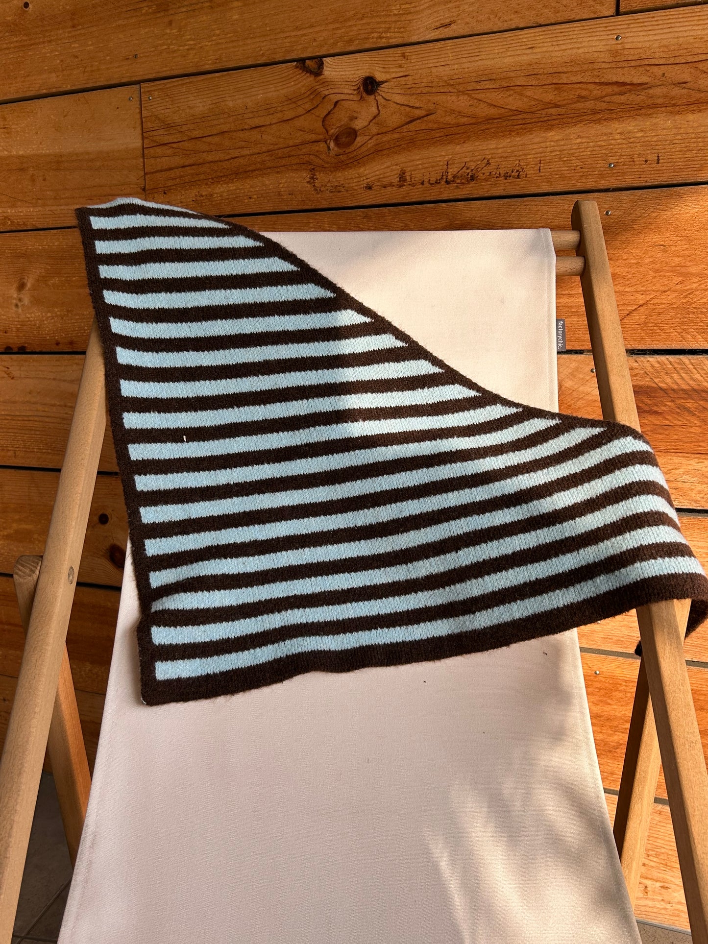 Écharpe triangle motifs