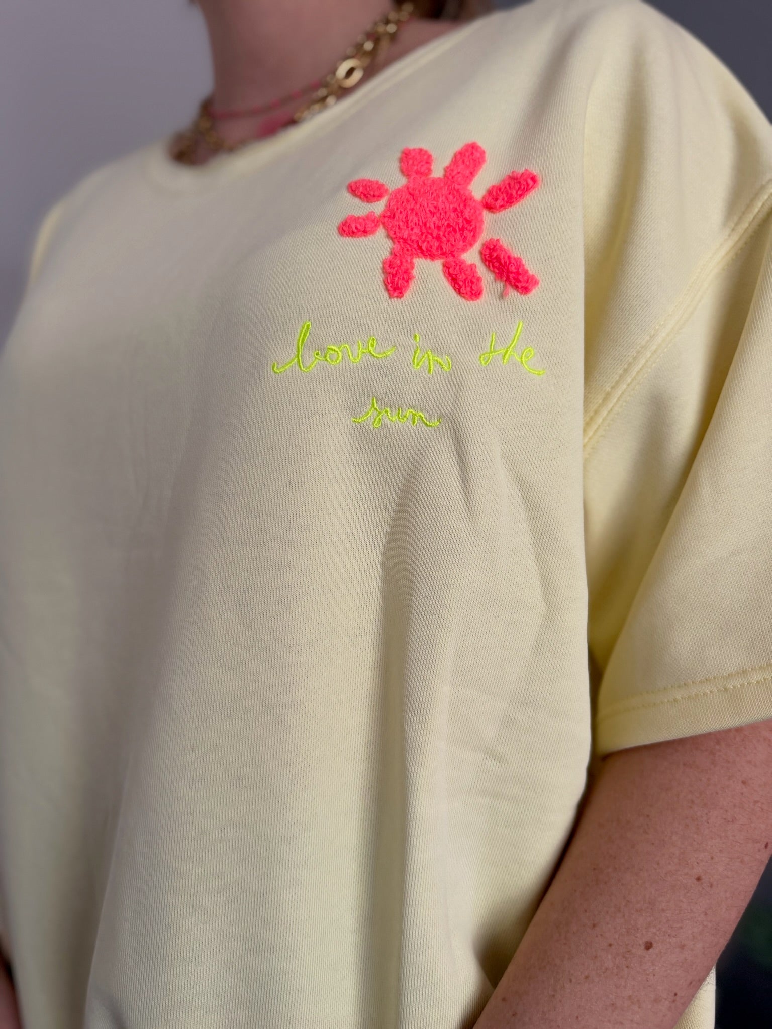 Sweat LOVE IN THE SUN Jaune