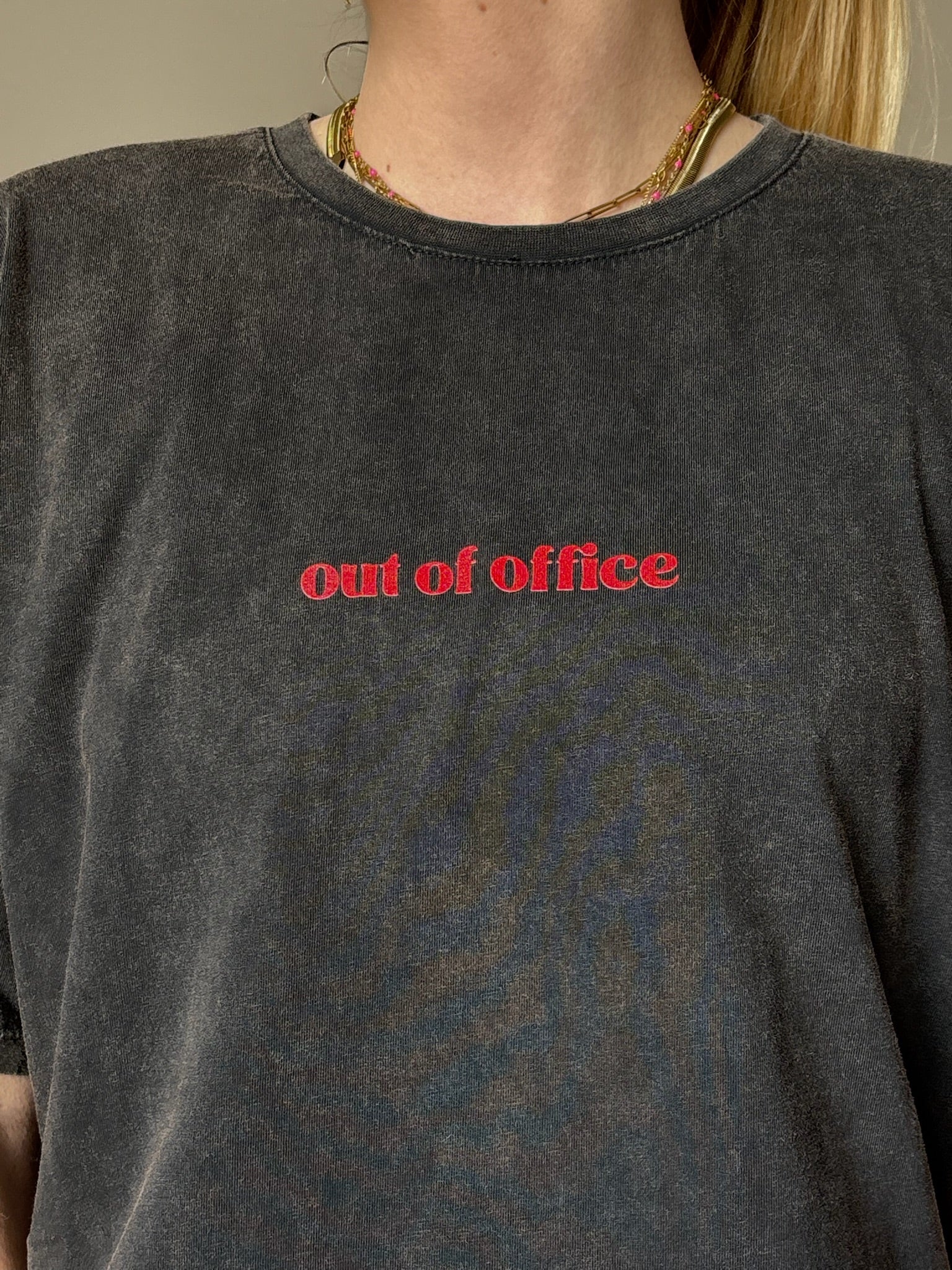 T-shirt OUT OF OFFICE Noir •