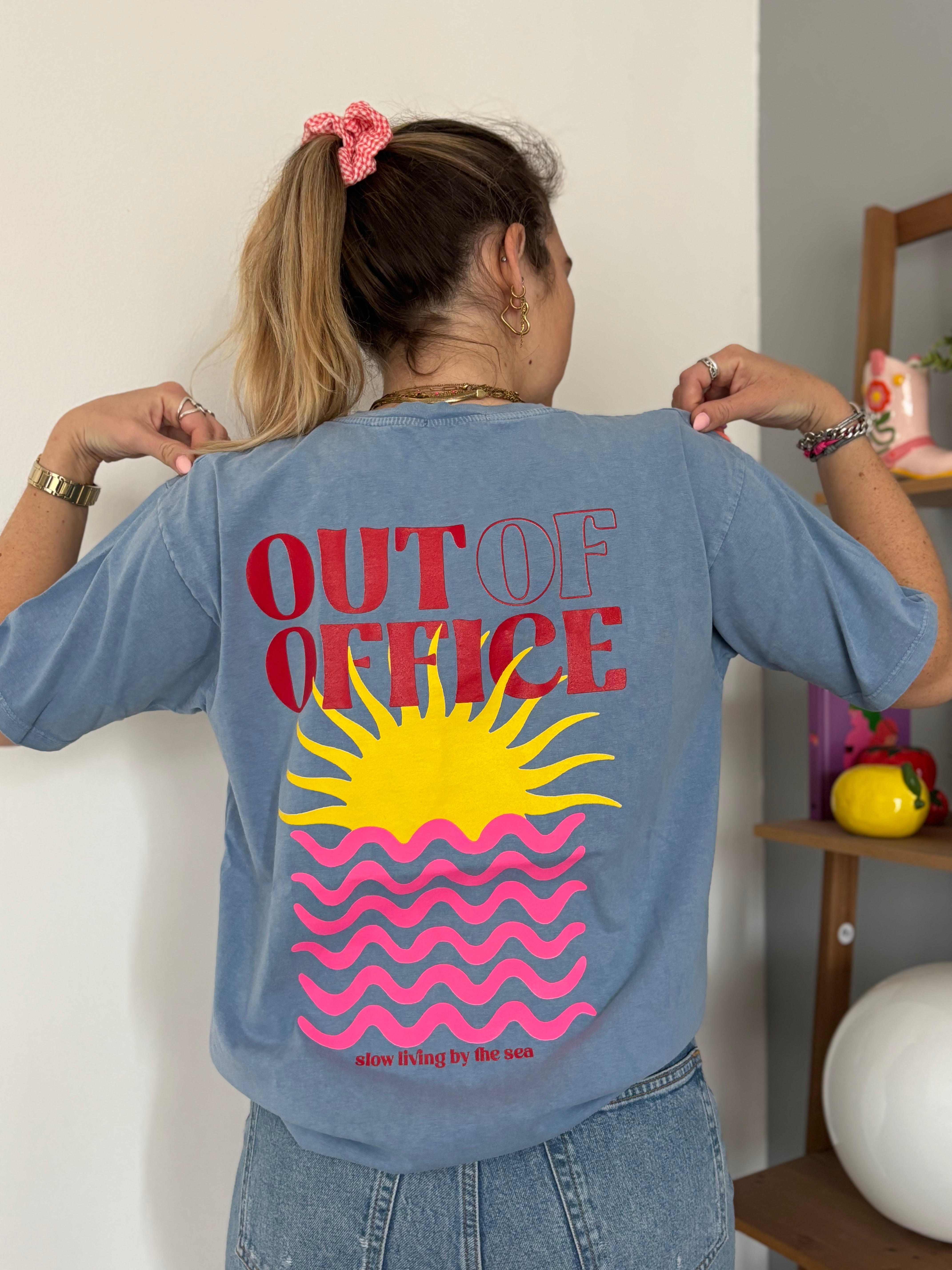 T-shirt OUT OF OFFICE Bleu •